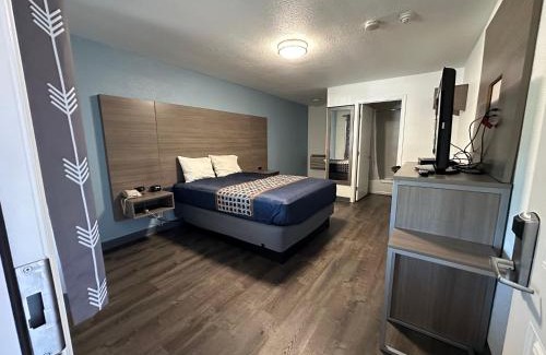 Livermore Hotel | Sands Motel