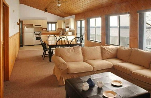 Golden Lake Hotel | Sands on Golden Lake