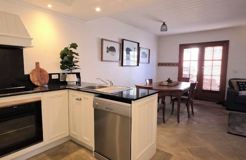 Port Fairy Apartment | Sandstone Suites