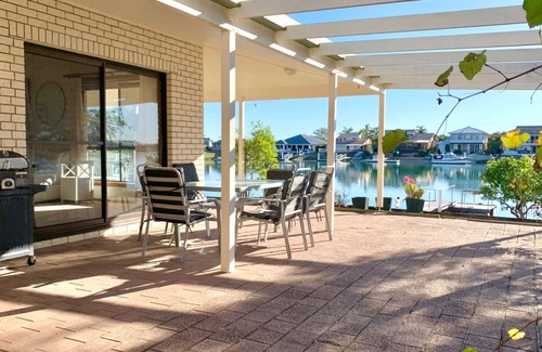 Yamba House | Sandy Bay | Pet Friendly Waterfront