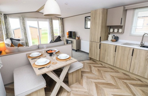 Hasguard Cross Cottage | SANDY BAY RETREAT, pet friendly, with a garden in Broad Haven