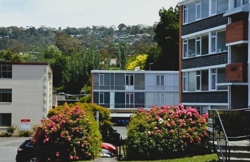 Sandy Bay Apartment | Sandy Bay Unit next to Casino, 5 min to CBD.