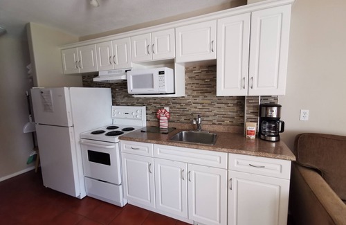 Okanagan-Similkameen Hotel | Sandy Beach Suites