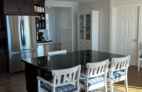 Dunnville Cottage | Sandy Beachfront Bliss ~ Erie Waterfront ~ Wifi ~ Firepit ~ BBQ