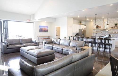 Hurricane House | Sandy Bottoms!