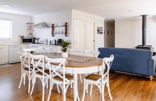 Narrawallee House | Sandy Cottage in Narrawallee