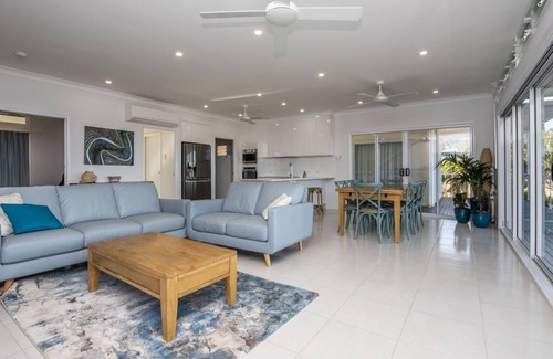 Nelly Bay House | Sandy Decks, Nelly Bay