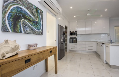 Nelly Bay House | Sandy Decks, Nelly Bay