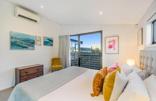 North Creek House | Sandy Feet