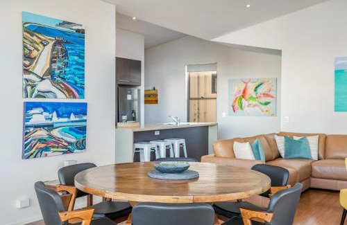 North Creek House | Sandy Feet