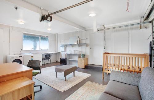 Clarks Beach House | Sandy Feet Retreat close to Beach