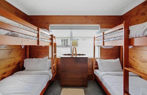 Clarks Beach House | Sandy Feet Retreat close to Beach