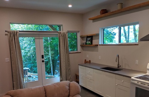 Sandy Hook Apartment | Sandy Hook Studio with full kitchen/ stones throw from Beach