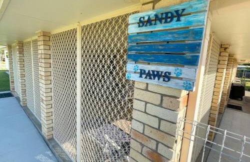 Burrum Heads House | Sandy Paws - Burrum Heads- Walk to Beach -3BR- Aircon-Pool table