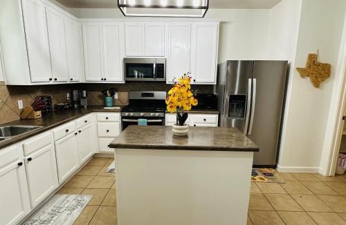 Round Rock House | Sandy Retreat for family and groups Austin