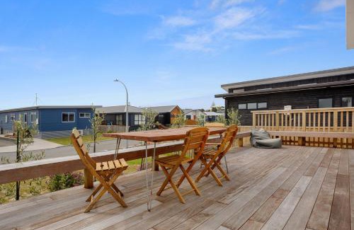 Waihi Beach House | Sandy Retreat - Waihi Beach Holiday Home