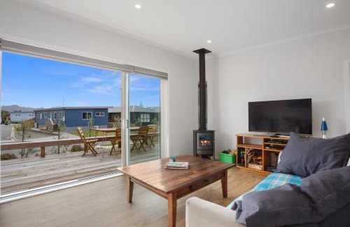 Waihi Beach House | Sandy Retreat - Waihi Beach Holiday Home