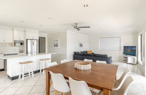 Yamba House | Sandy Shores | Absolute Waterfront with swimming pool