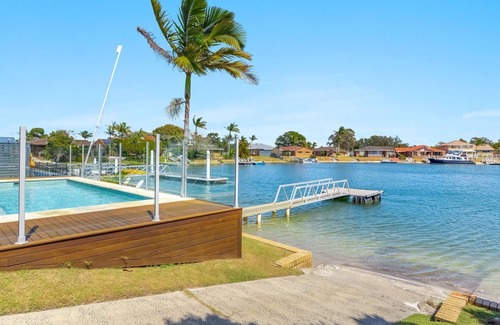 Yamba House | Sandy Shores | Absolute Waterfront with swimming pool