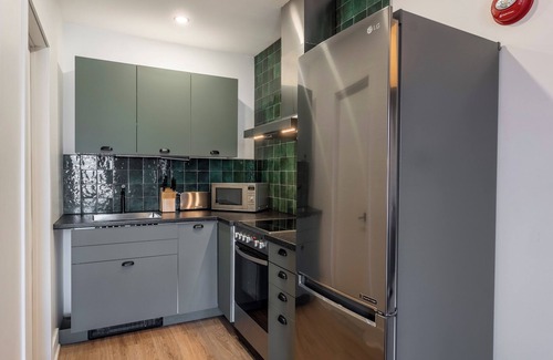 Plateau Mont Royal Apartment | Sandy Studio - WIFI - TV - Balcony - AC