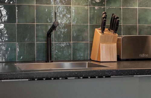 Plateau Mont Royal Apartment | Sandy Studio - WIFI - TV - Balcony - AC