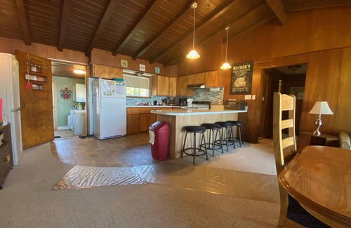 West Branch House | *SANDY SWIM-IN-BEACH* Lakefront 🏖 A/C included! 3BR West Branch, MI Getaway