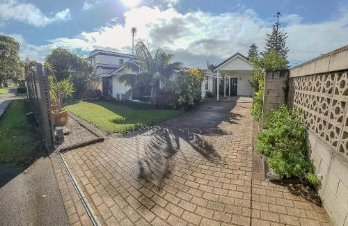 Orewa House | Sandy Toes Holiday Home Orewa