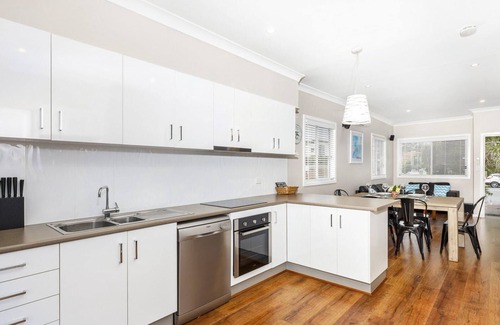 Forster House | Sandy Toes - park the car and walk everywhere!