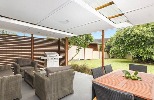 Forster House | Sandy Toes - park the car and walk everywhere!