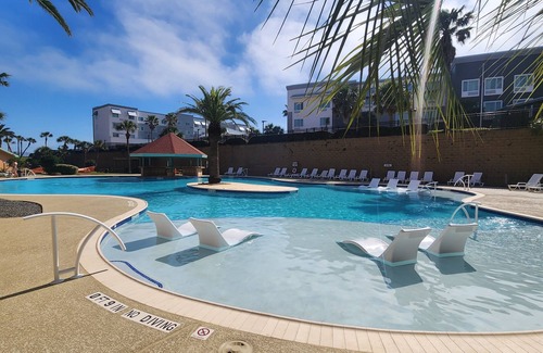 Galveston Condo | SandySmile 3-Pools Top Floor-Ocean/Pool View CLEAN
