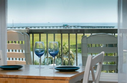 Galveston Condo | SandySmile 3-Pools Top Floor-Ocean/Pool View CLEAN