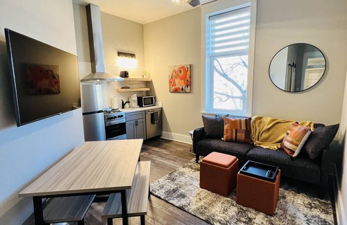 Florence Apartment | 'Sangre De Orange'- apartment in Historic Florence Colorado