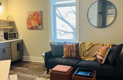 Florence Apartment | 'Sangre De Orange'- apartment in Historic Florence Colorado
