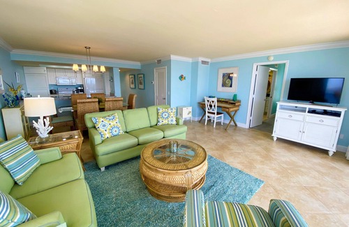 Punta Rassa Condo | Sanibel Harbour 611:Private beachfront condo with wrap-around lanai-activities abound nearby!