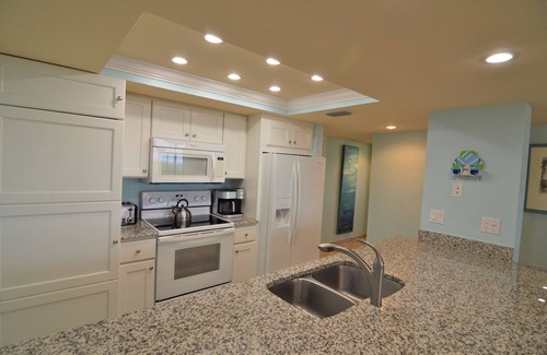 Punta Rassa Condo | Sanibel Harbour 611:Private beachfront condo with wrap-around lanai-activities abound nearby!