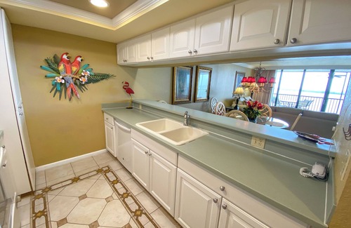 Punta Rassa Condo | Sanibel Harbour Resort Harbour Tower 716: Private beach, heated pool, and grill
