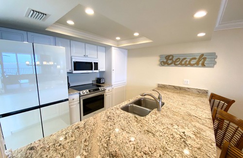 Punta Rassa Condo | Sanibel Harbour Resort Harbour Tower 516: Luxury unit overlooking the sparkling waters