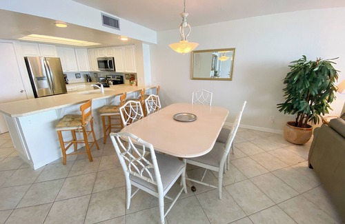 Punta Rassa Condo | Sanibel Harbour Resort Bay View Tower 734: Breathtaking sunset and wildlife views from lanai.