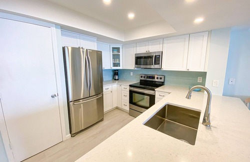Punta Rassa Condo | Sanibel Harbour Resort Bay View Tower 433: Renovated condo with gorgeous sunset views