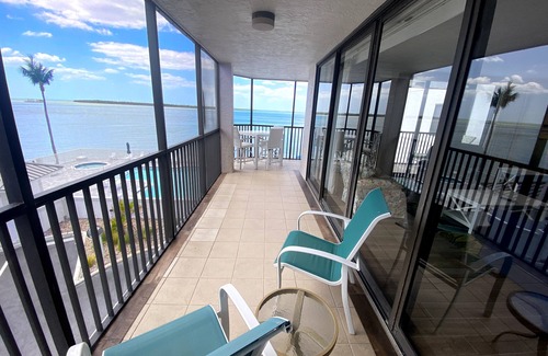 Punta Rassa Condo | Sanibel Harbour Resort: Bay View Tower 231: Beachfront Condo with pool and water views