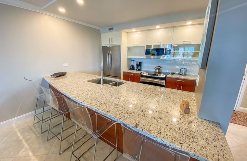 Punta Rassa Condo | Sanibel Harbour Resort Harbour Tower 111: Private beach, heated pool, and grill