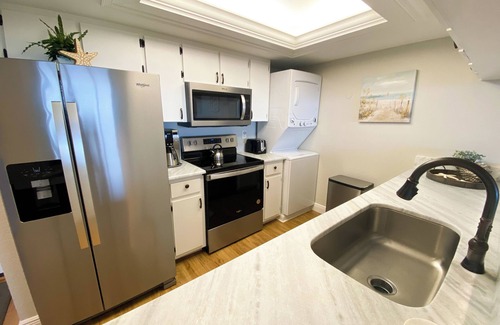 Punta Rassa Condo | Sanibel Harbour Resort Harbour Tower 814: Renovated waterfront condo with beach, pool, grill