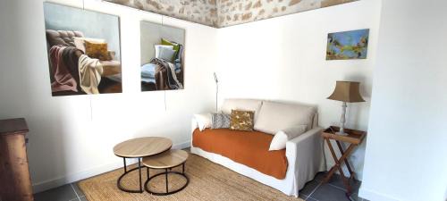 Saint-Mathieu-de-Treviers Apartment | Sanibonani