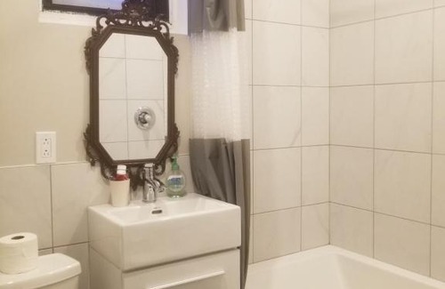 Cote-Des-Neiges—Notre-Dame-De-Grace Apartment | Sanitized renovated close to subway and 24 hrs services