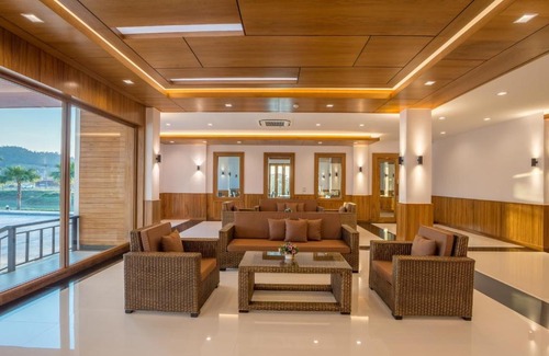 Thoeng Hotel | Sann View Hotel