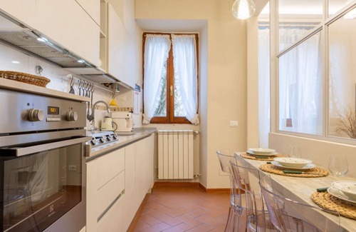 Sant' Ambrogio Apartment | Sant\'Ambrogio Elegant Apartment