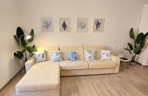 Rapallo Apartment | Sant'Anna Flat: Modern, Renovated with WiFi, Parking, and Air Conditioning!