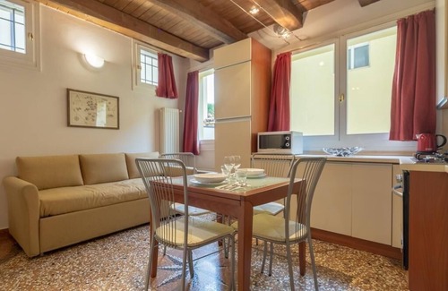 Historic Center Apartment | Santo Stefano Apts Entire Stairs A 5 APT