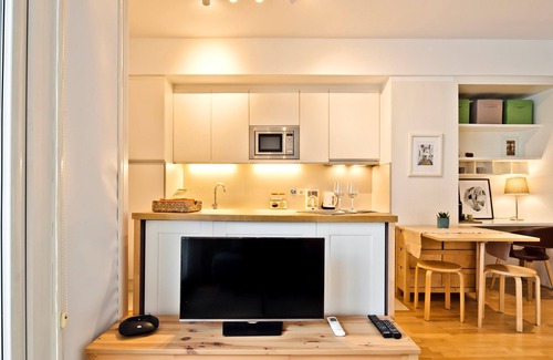 Misericordia Apartment | Santos 1 - São Bento STUDIO - This brand new, recently decorated studio in the heart of the city is