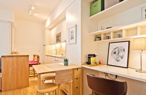 Misericordia Apartment | Santos 1 - São Bento STUDIO - This brand new, recently decorated studio in the heart of the city is